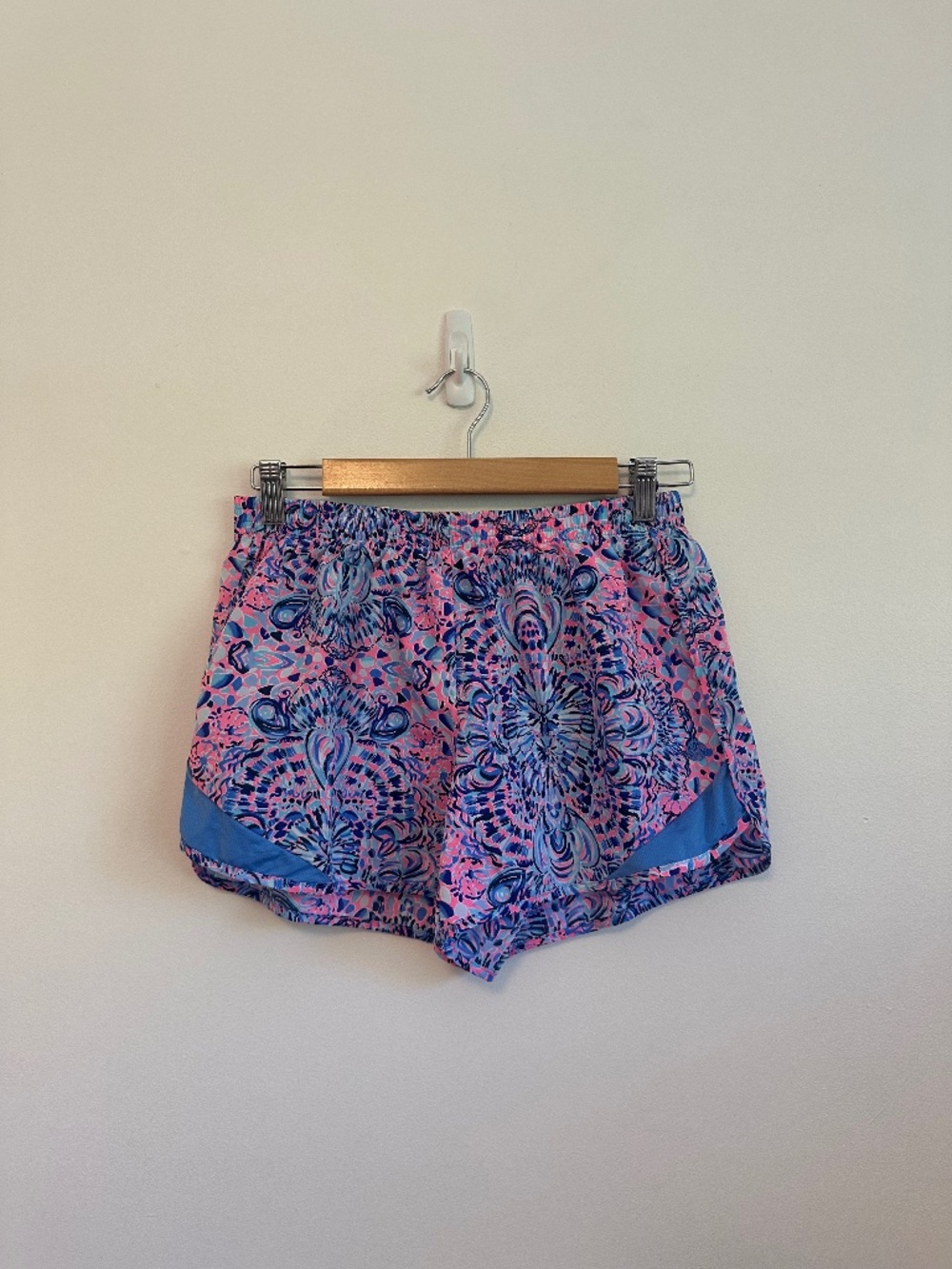 Lilly Pulitzer Luxletic Ocean Trail Running Shorts in Call My Shell Phone | Med